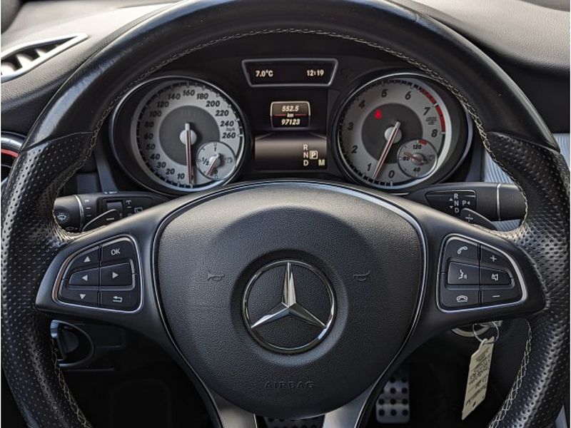 Mercedes-Benz CLA 200 Shooting Brake / Bi-Xenon / Navi / Sitzheizung
